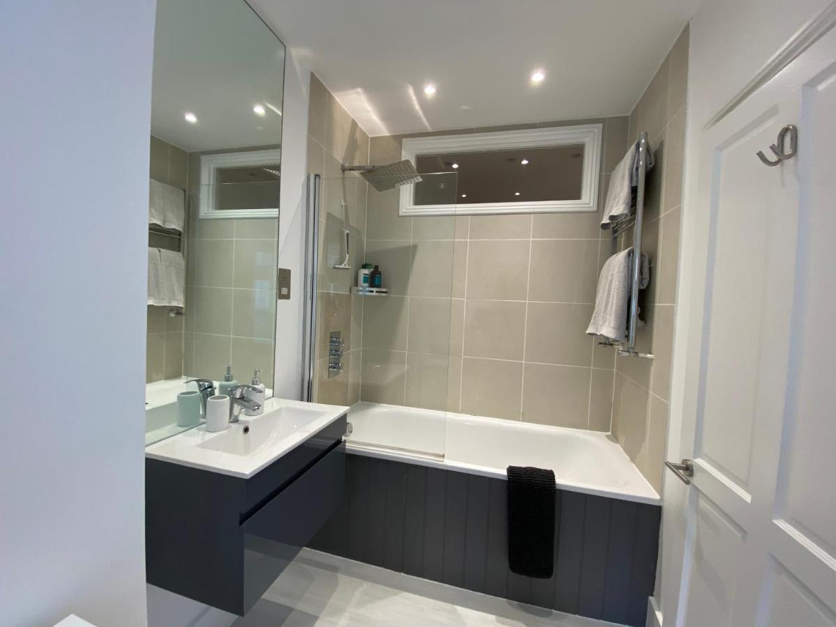 Fantastic Spacious Garden Flat With Own Private Entrance Londres Exterior foto